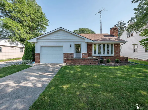 5914 Oakwood St, Monroe, MI 48161
