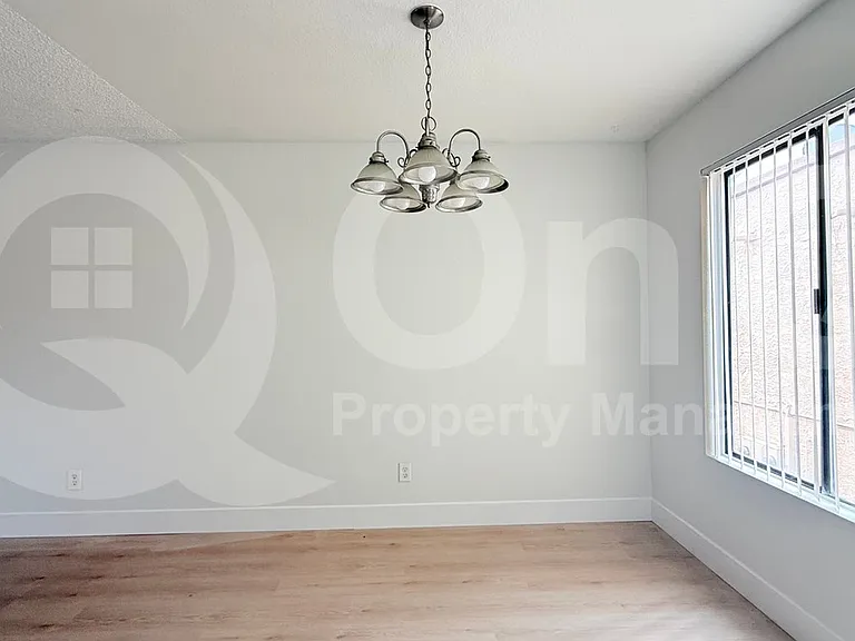 912 N Revere #202 — Photo 15