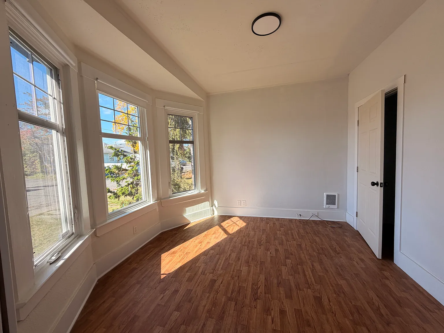 3 bed, 848 sqft, $2,700 — Photo 2