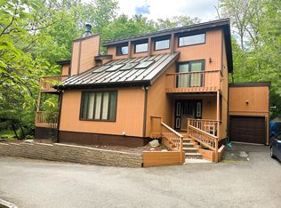 326 Somerset Dr, East Stroudsburg, PA 18301