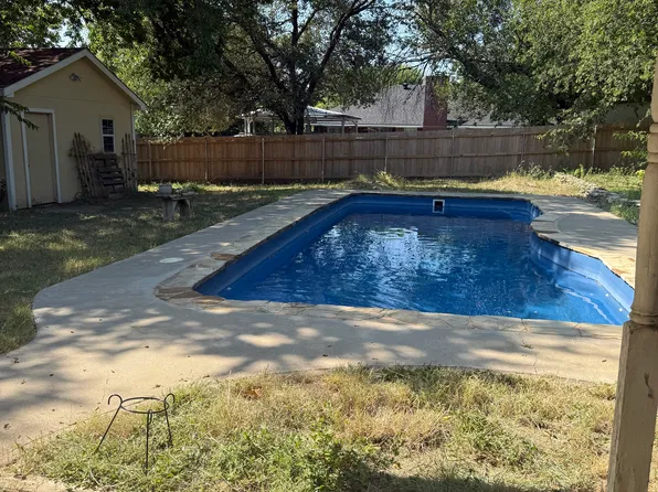 204 W Cherokee Dr, Harker Heights, TX 76548