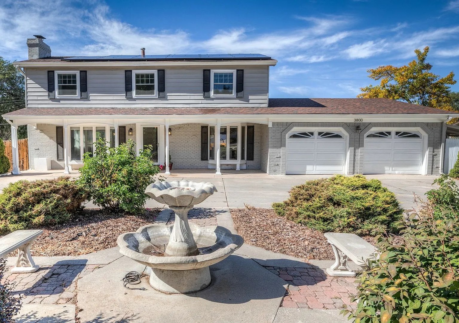 Cozy Home Centrally located Colorado Springs Country Club Neighborhood — Photo 1