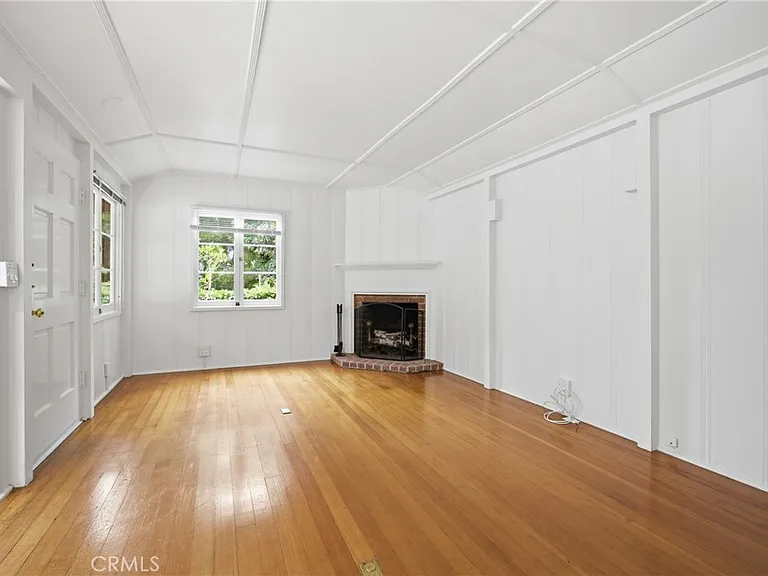 550 Saint Anns Dr — Photo 2