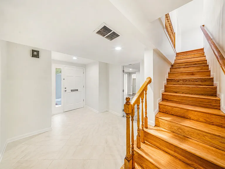 2933 Arizona Ave NW — Photo 5