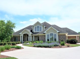 8932 Roberts Rd, Woodburn, IN 46797