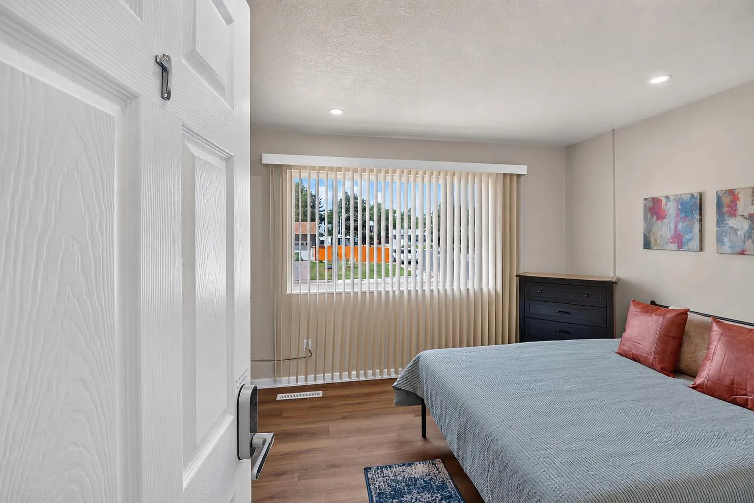 4 bed, 2.0 bath, 1636 sqft, $892 — Photo 4