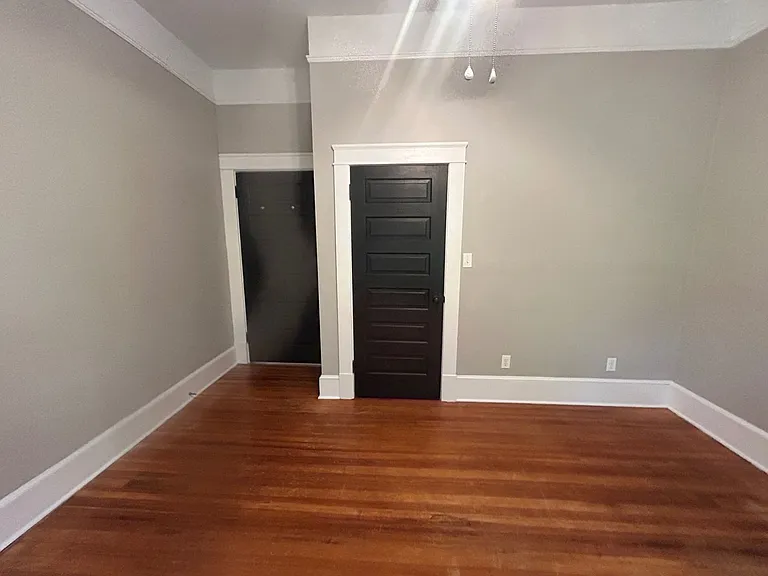 2827 Wilmot Ave — Photo 36