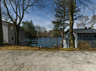 Portage Point Blvd, Portage Lakes, OH 44221