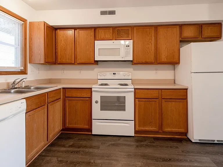 Pinnacle Heights Apartments — Photo 18