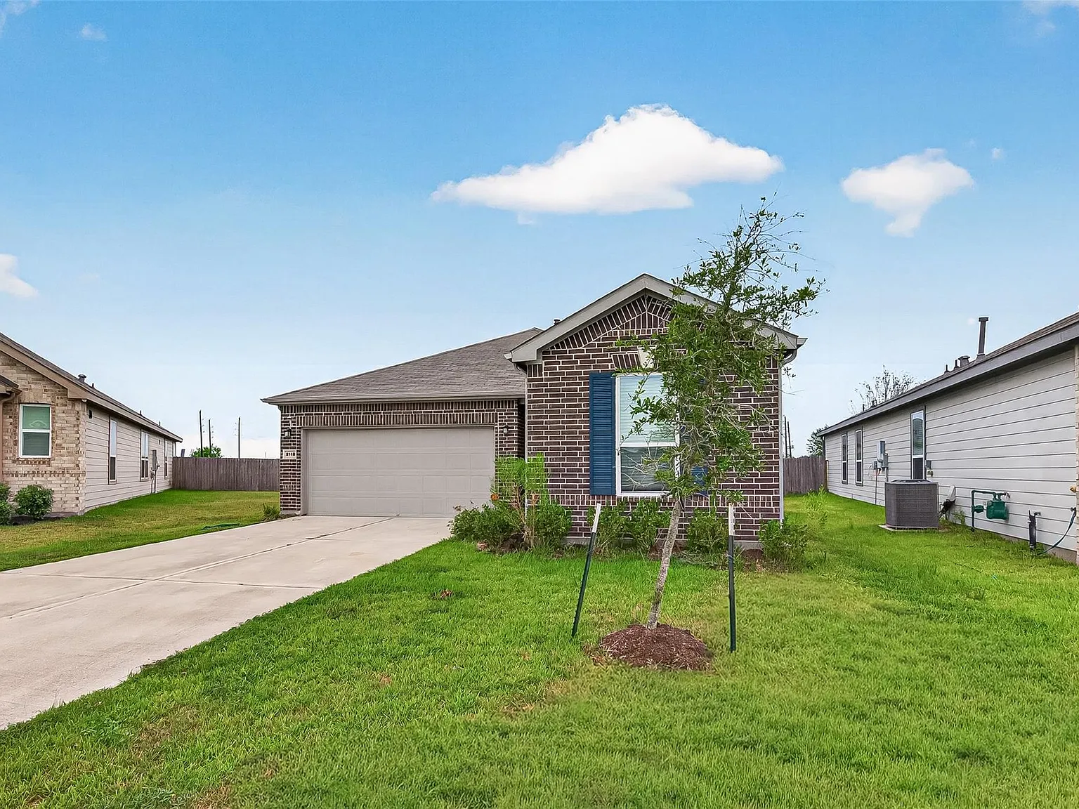 3 bed, 2.0 bath, 1652 sqft, $2,190 — Photo 1