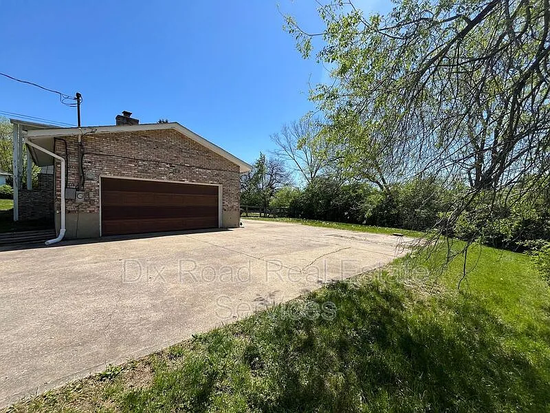 4 bed, 3.0 bath, 1616 sqft, $2,490 — Photo 4