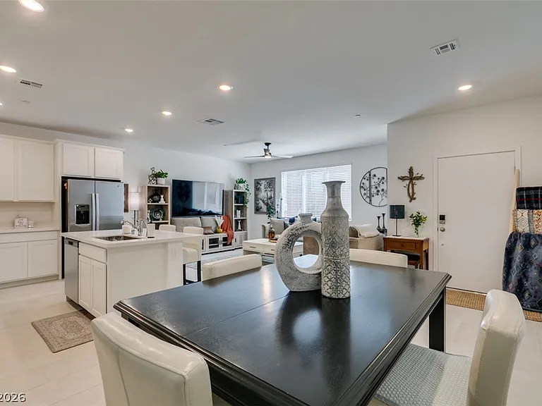 1535 Maria Crossing Ave — Photo 7