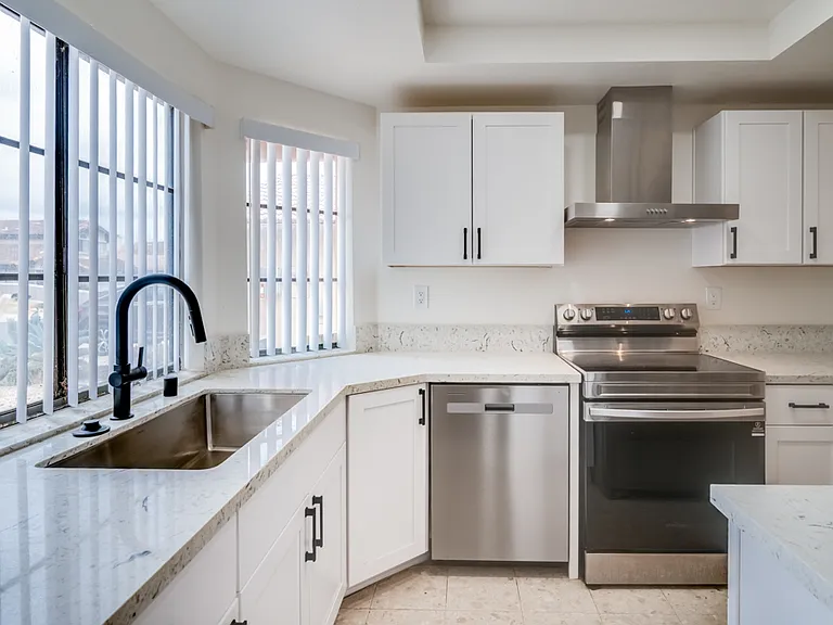 1090 Winding Oak Dr — Photo 9