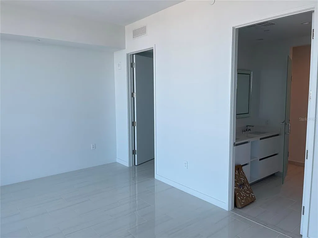2 bed, 2.5 bath, 1348 sqft, $5,900 — Photo 4
