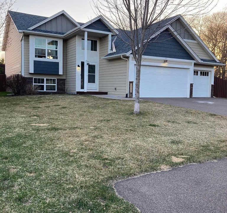 1st image of 12048 Urbank Cir NE