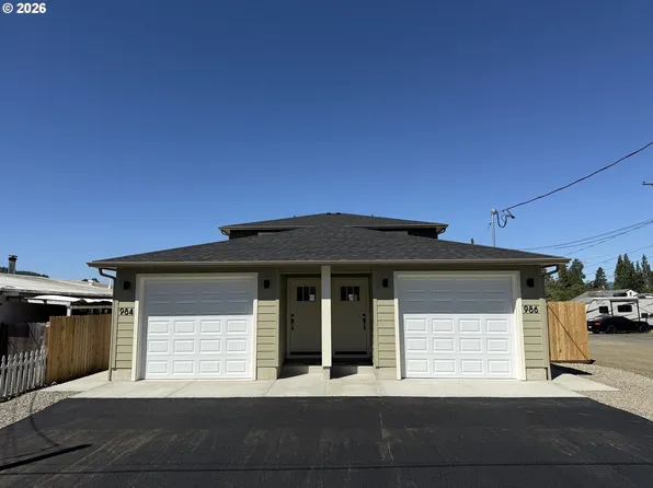 984 NE Cedar St, Roseburg, OR 97470