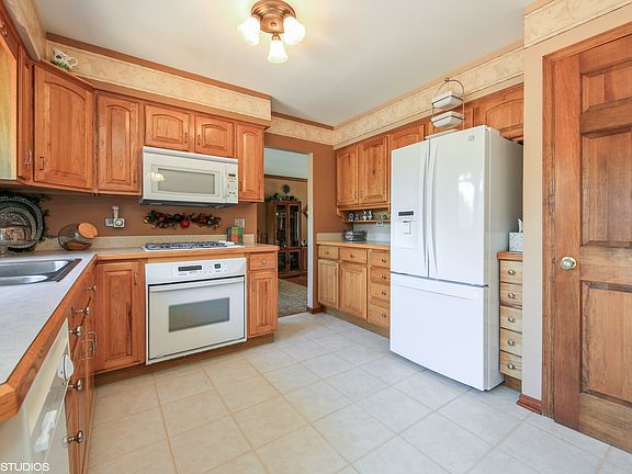 5th image of 10909 Chaucer Dr