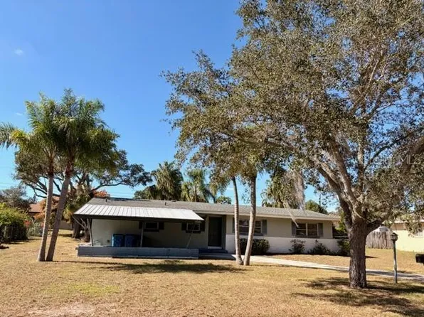 825 Blackwood Dr, Lake Wales, FL 33853