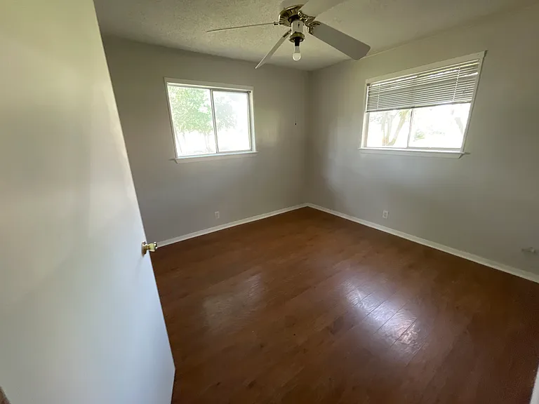 605 W Hanna St — Photo 9