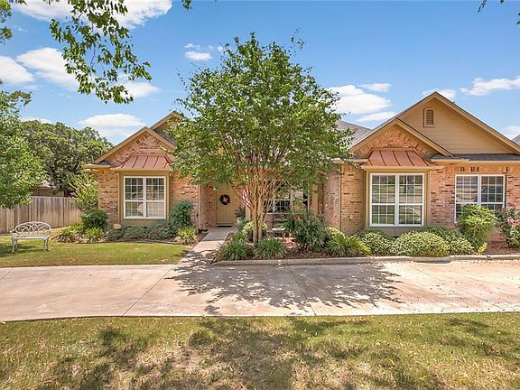 3rd image of 6407 Circo Dr