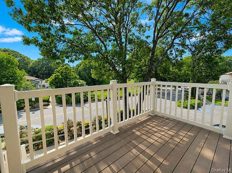 79 Birchwood Rd — Photo 2