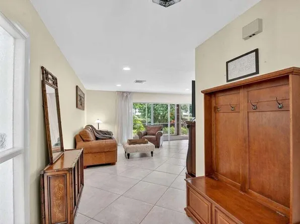 324 Orange Tree Dr APT 5, Atlantis, FL 33462