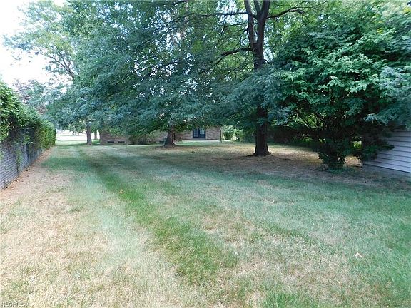 3rd image of 5590 Essex Dr