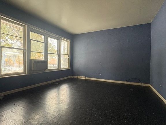 3rd image of 6818 S Winchester Ave