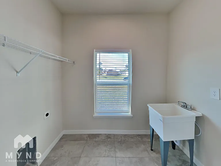 2194 Brancusi Ave — Photo 17