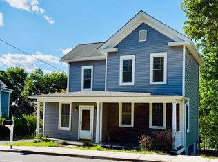 42 Main St, Hampton, NJ 08827