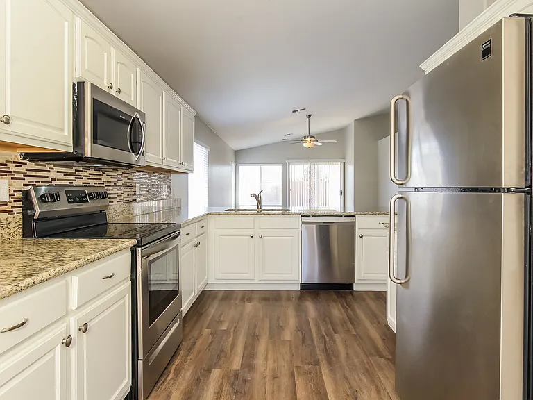 15441 W Port Royale Ln — Photo 4