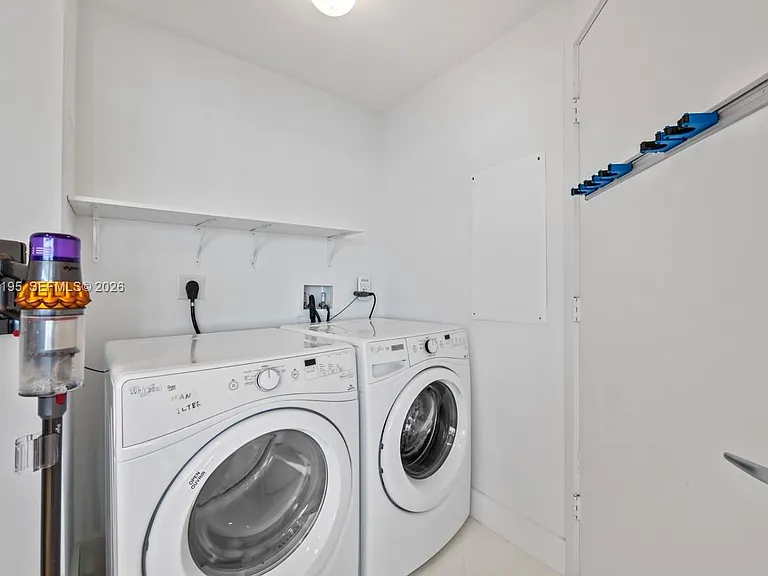 17301 Biscayne Blvd #811 — Photo 36