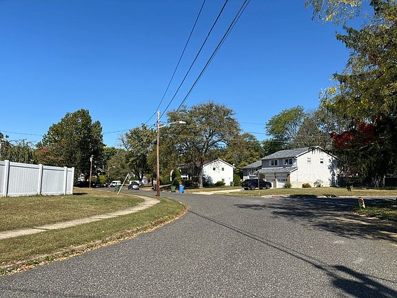 4th image of 859 Stonehenge Rd