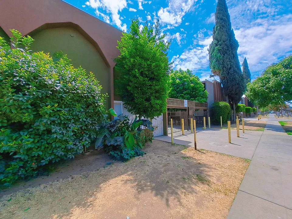 1331-1349 E San Bruno Ave