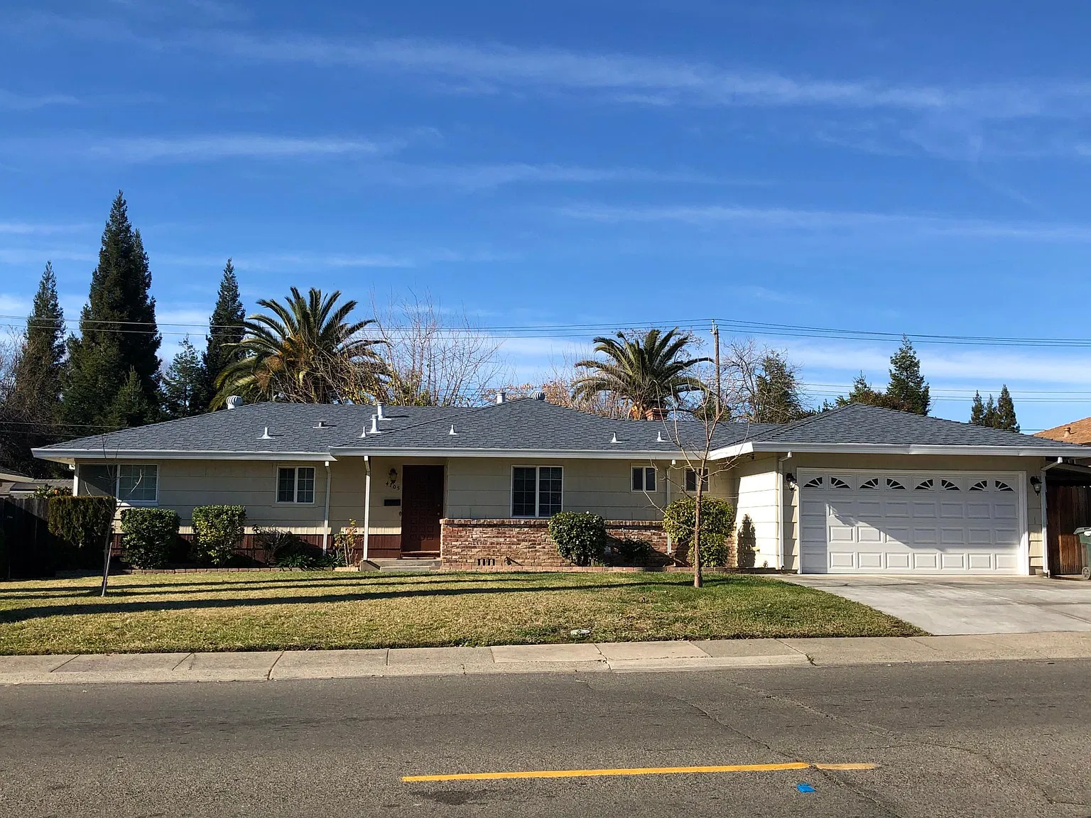 3 bed, 1.5 bath, 1300 sqft, $2,600 — Photo 1