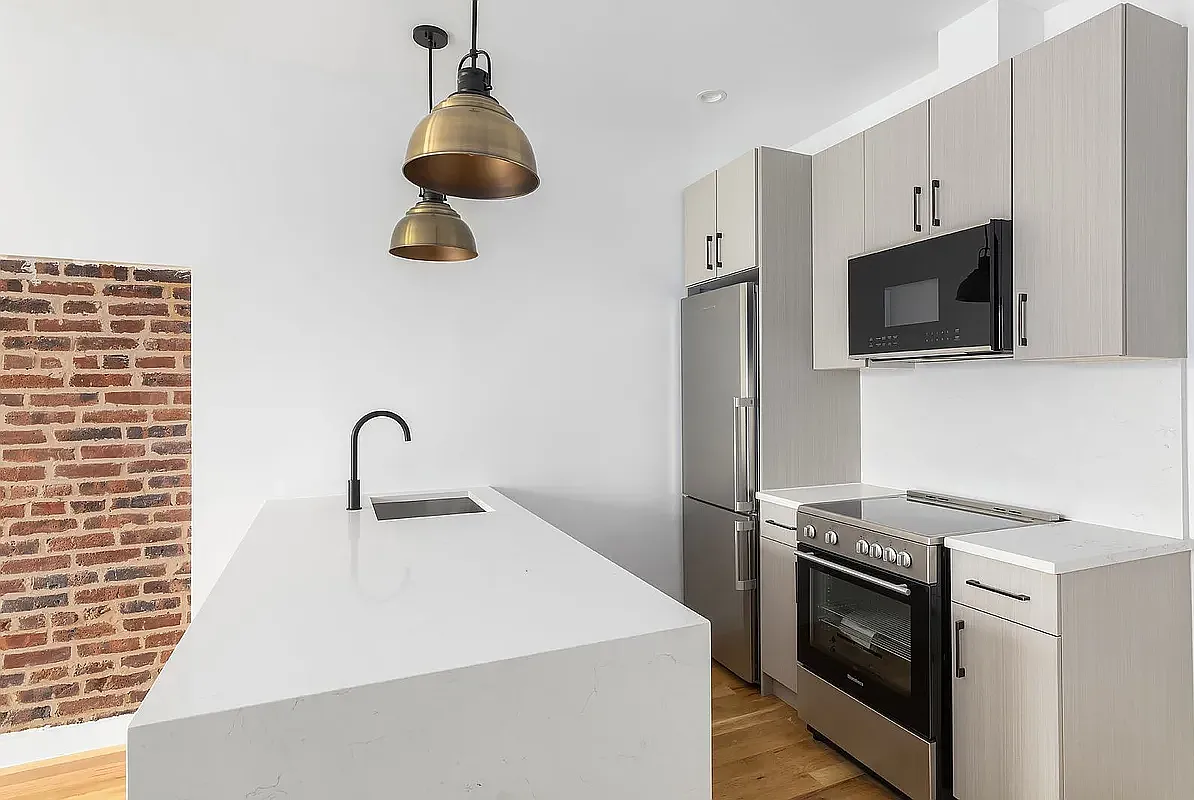441 Irving Avenue — Photo 2