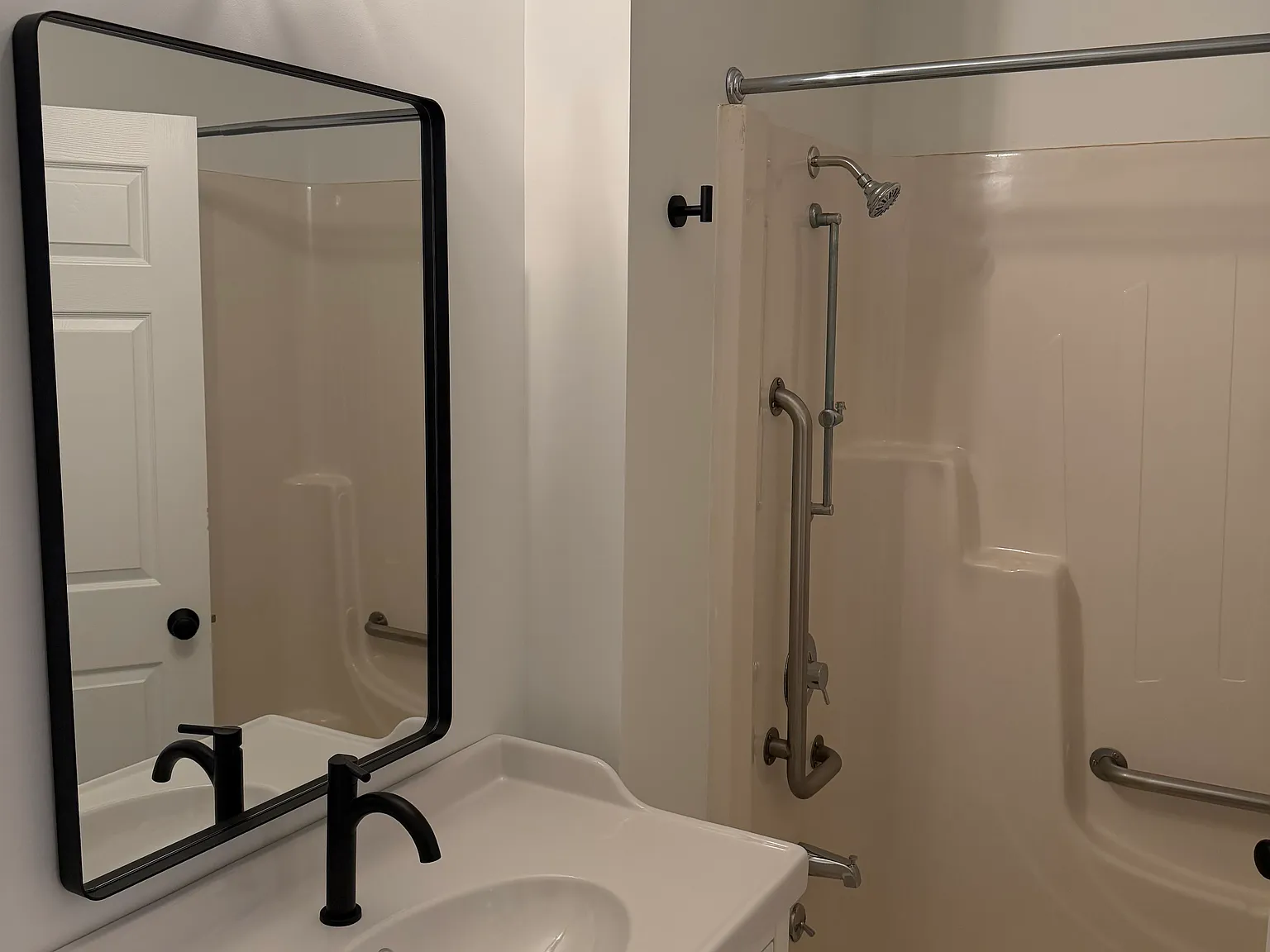 1 bed, $2,200 — Photo 3