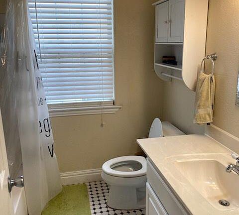 4th image of 6132 Worth St #3