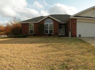 1239 E Cain Dr, Fayetteville, AR 72703