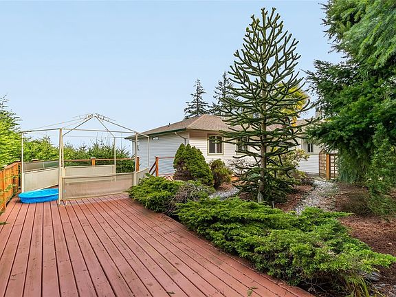 2nd image of 4718 Laguna Way