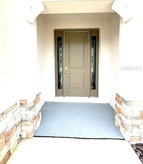 3 bed, 2.5 bath, 1673 sqft, $2,400 — Photo 3