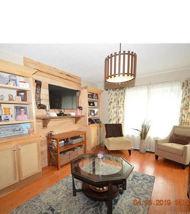 2nd image of 555 Foothill Rd
