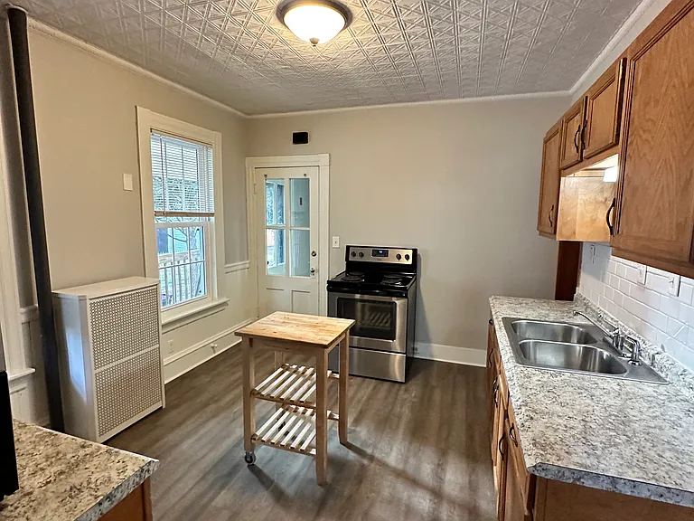 102-104 Allyn St #1 — Photo 5