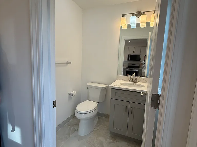 370 Semel Ave #B — Photo 12