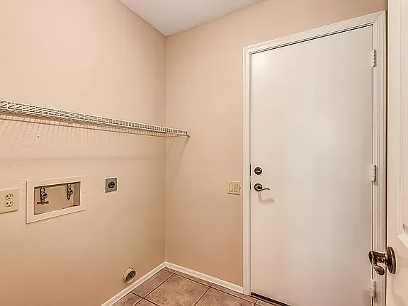 1211 E Drake Dr — Photo 32