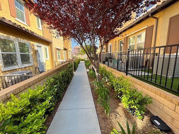 3rd image of 28729 Jardineras Dr