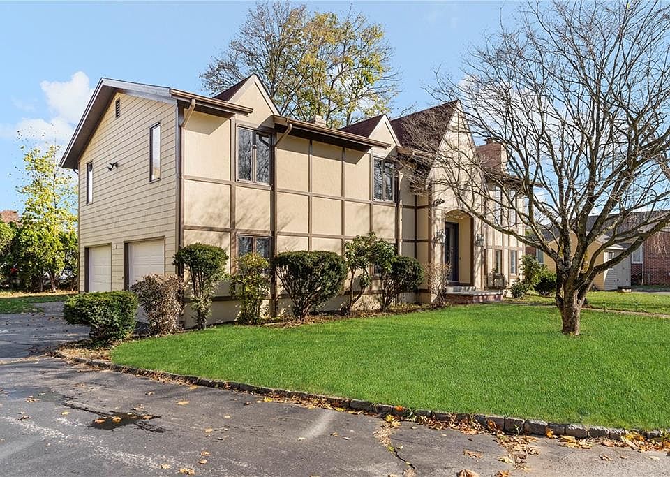 1st image of 25 Oaklawn Manor Dr