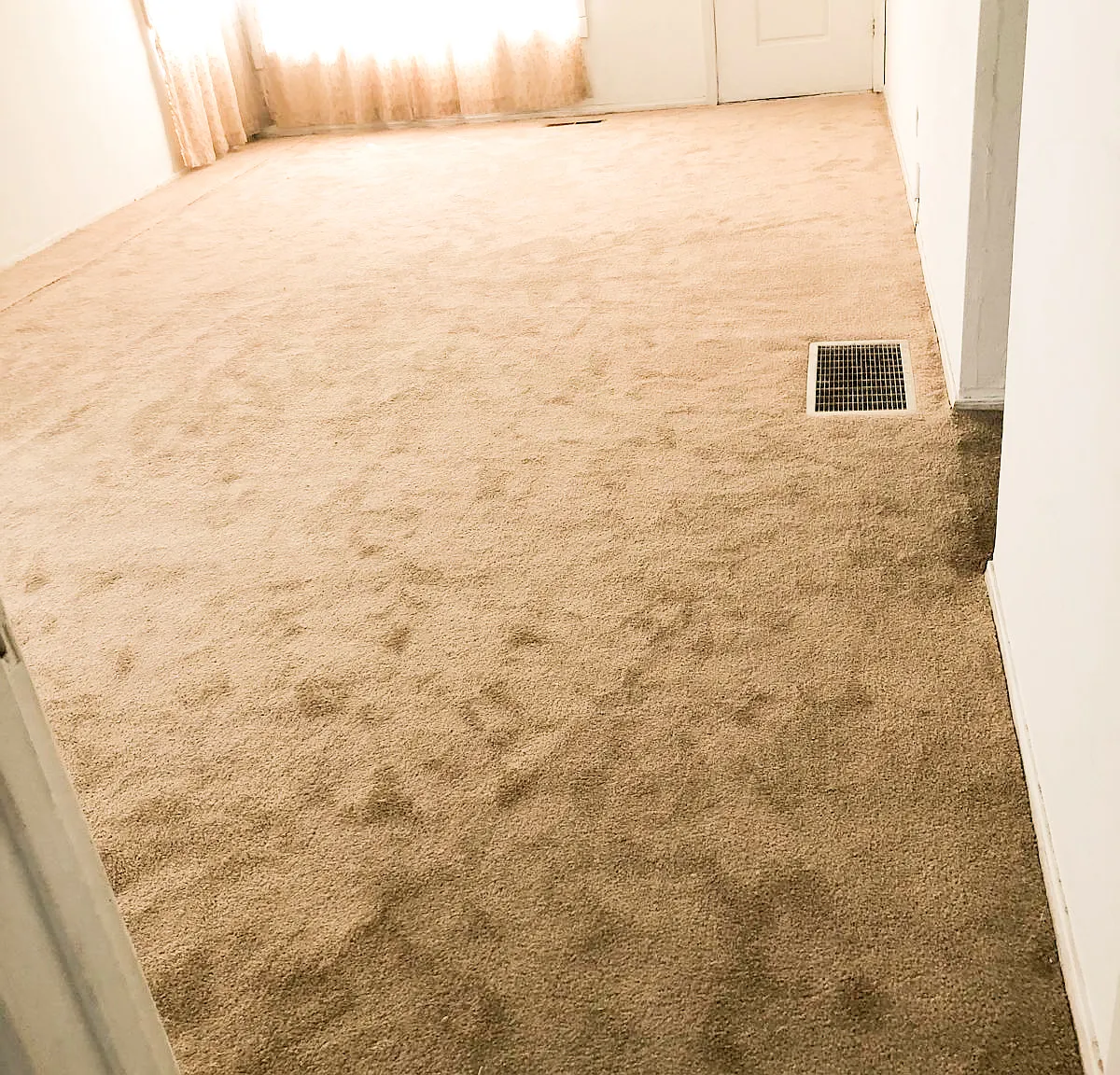 3 bed, 1.5 bath, 1076 sqft, $2,000 — Photo 2
