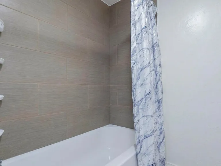 370 W Pima Ave — Photo 20