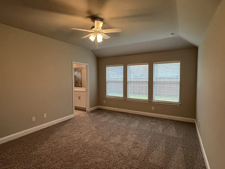 729 Fencerow Trl — Photo 8